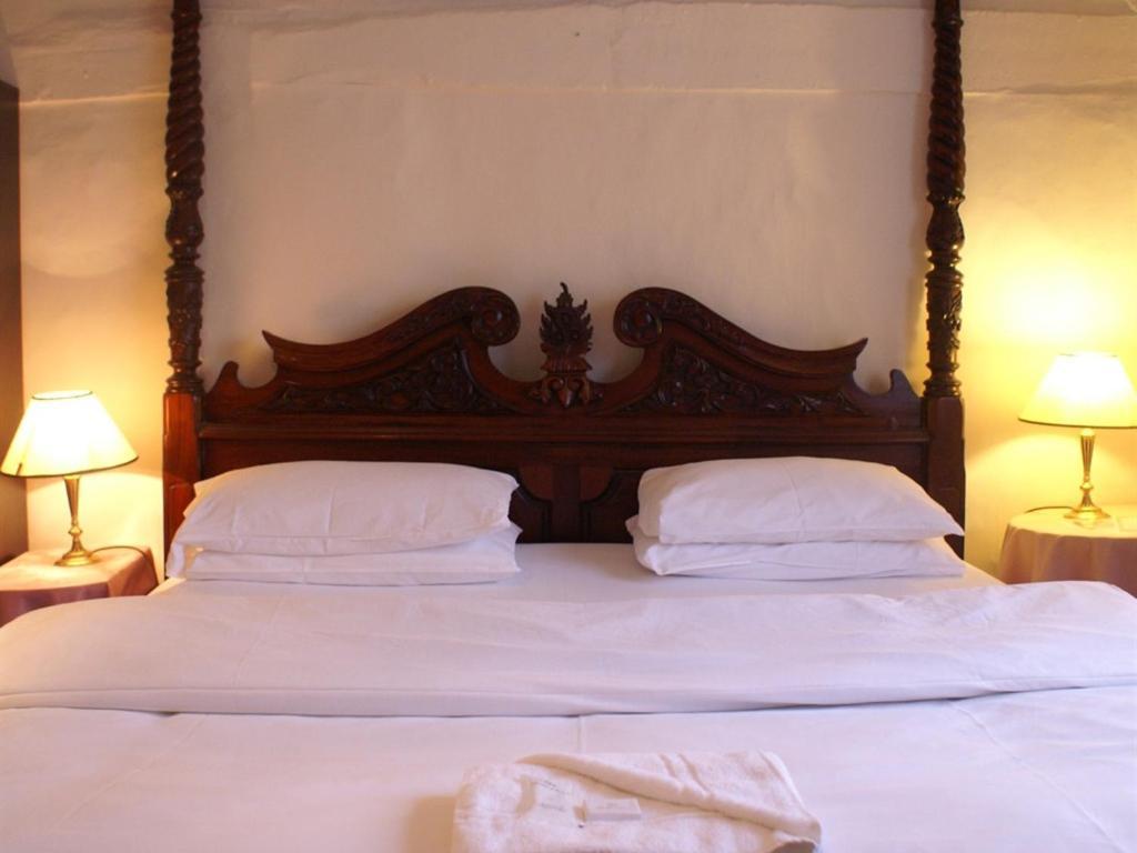 The Saracens Head Inn Amersham Ngoại thất bức ảnh