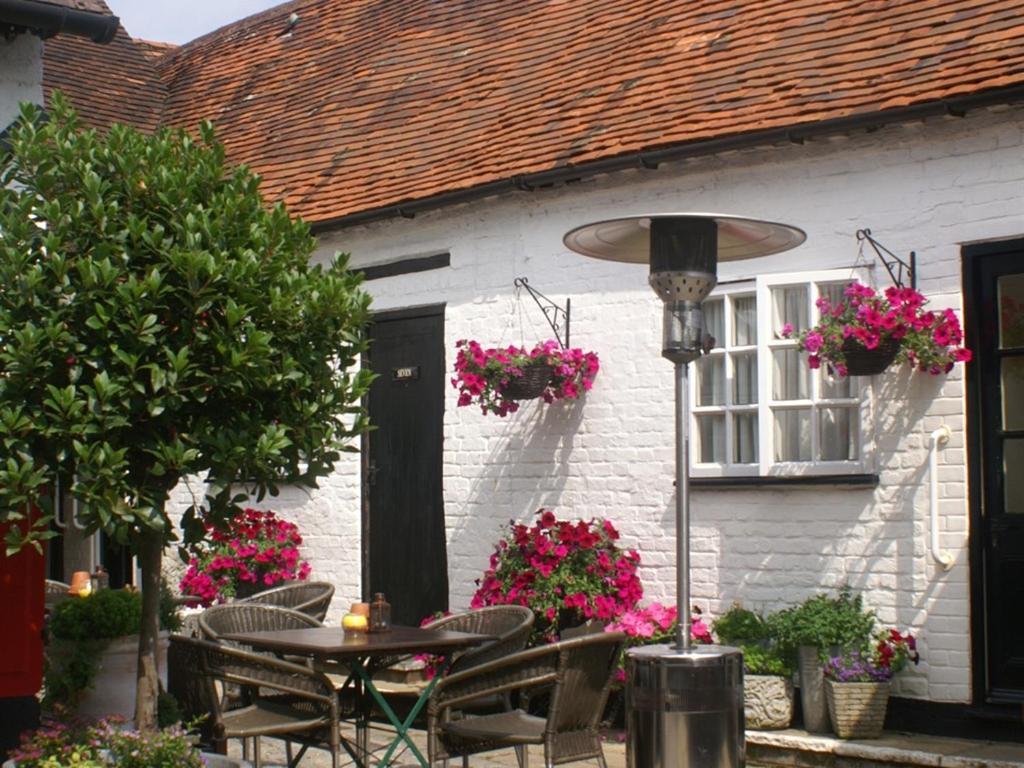 The Saracens Head Inn Amersham Ngoại thất bức ảnh