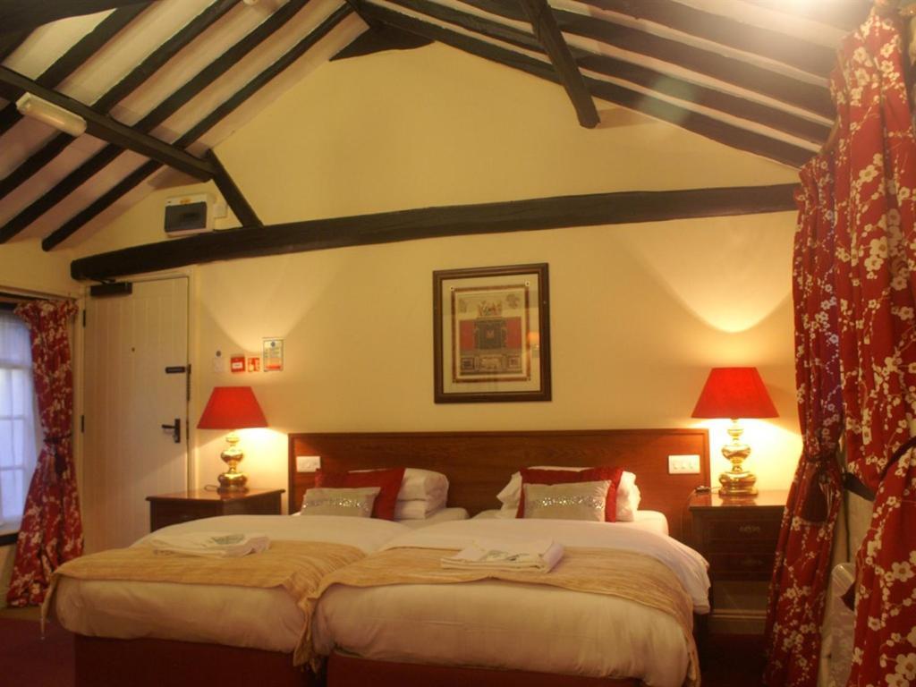 The Saracens Head Inn Amersham Ngoại thất bức ảnh
